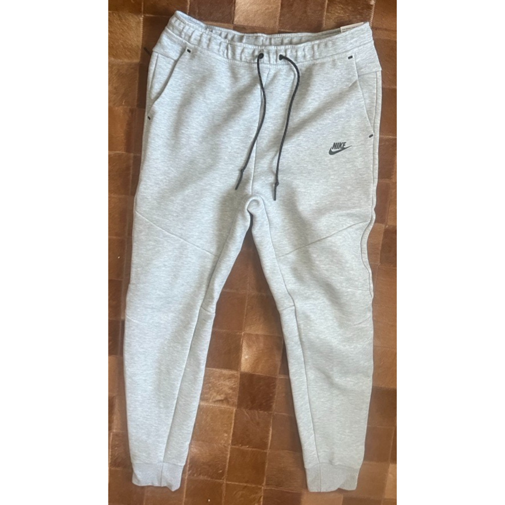 Men's Nike Sweatpants Size Large, Slim Fit, Taper Leg, Regular Length New NWT